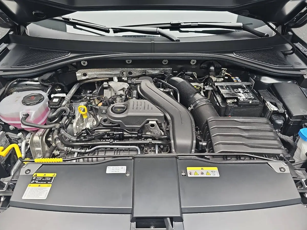 VW T-ROC 1.5 TSI DSG R-LINE NAVI LED-PLUS LM18