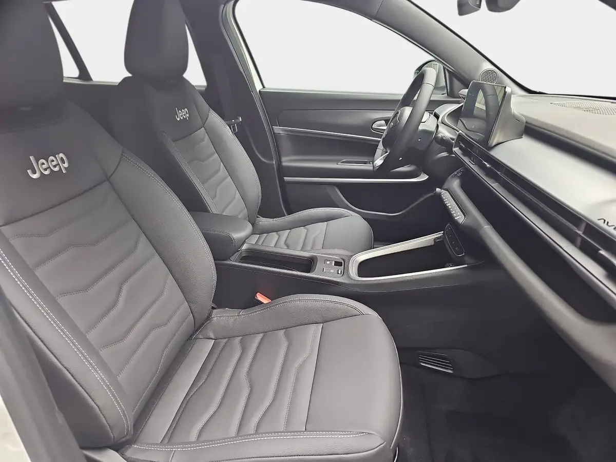 JEEP AVENGER ELEKTRO SUMMIT MJ26 LEDERSITZE INFOTAINMENT & KOMFORTPAKET