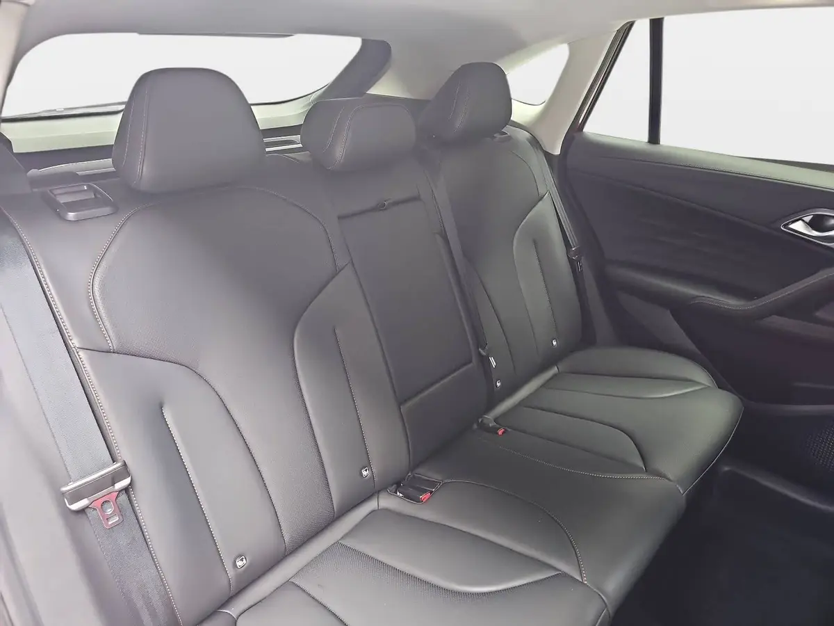 MG HS 1.5 HYBRID+ MY25.5 LUXURY LEDER 360-GRAD-KAMERA 19-ZOLL-LM