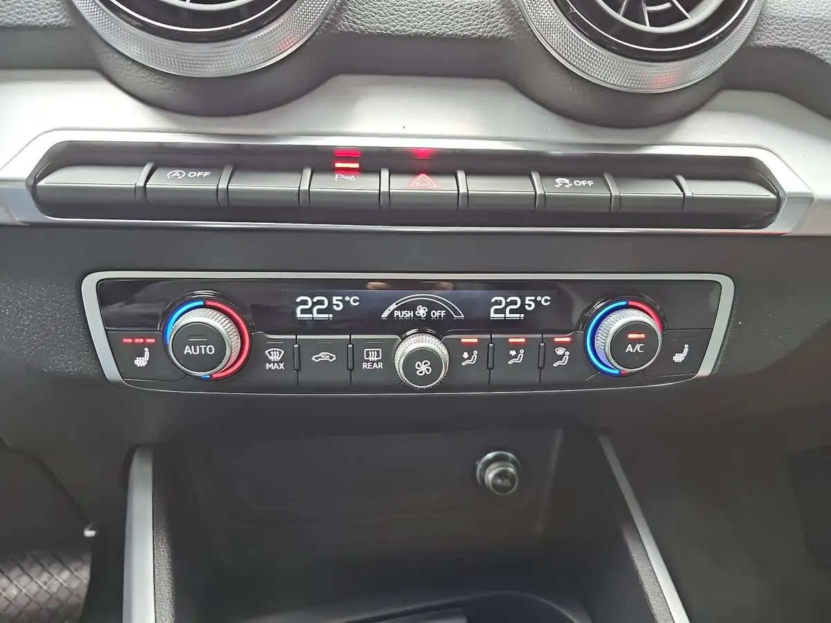 AUDI Q2 35 TFSI S-TRONIC S LINE NAVI LED ACC EL.HECKKL. WI