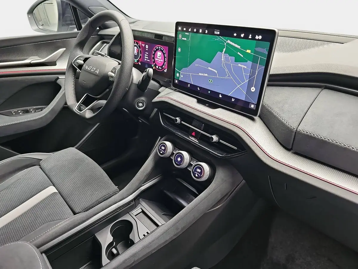 SKODA KODIAQ 1.5 TSI DSG IV PHEV SPORTLINE AHK PANO LM