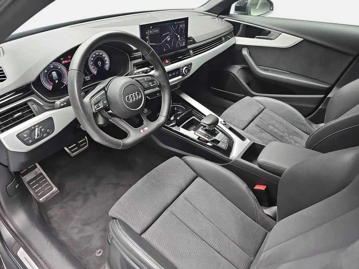 AUDI A4 AVANT 30 TDI S-TRONIC S LINE NAVI LED PANO BLACK-L