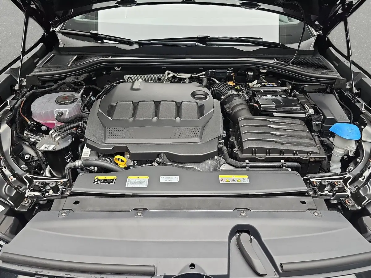 VW PASSAT VARIANT 2.0 TDI DSG R-LINE NAVI LED-MATRIX ACC PANO BLACK 