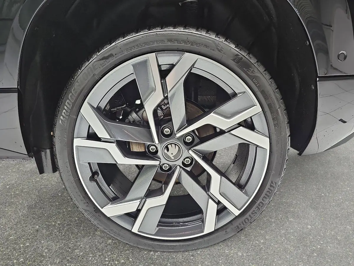 SKODA KAROQ 1.5 TSI DSG SPORTLINE NAVI LED-MATRIX PANO CANTON 