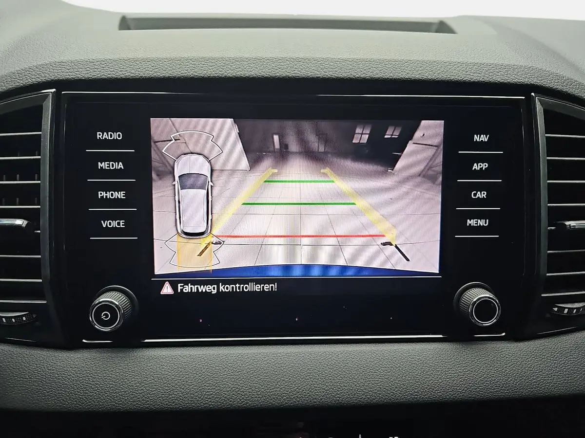 SKODA KAROQ 1.5 TSI DSG 130 JAHRE LED KLIMAAUTO SMARTLINK PDC 