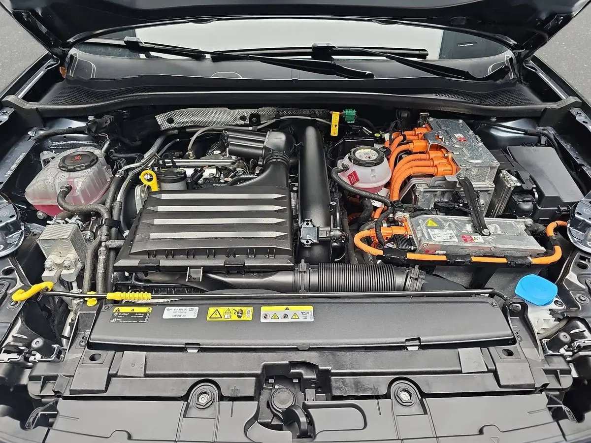 CUPRA LEON ST 1.4 E-HYBRID DSG NAVI MARIX KAMERA