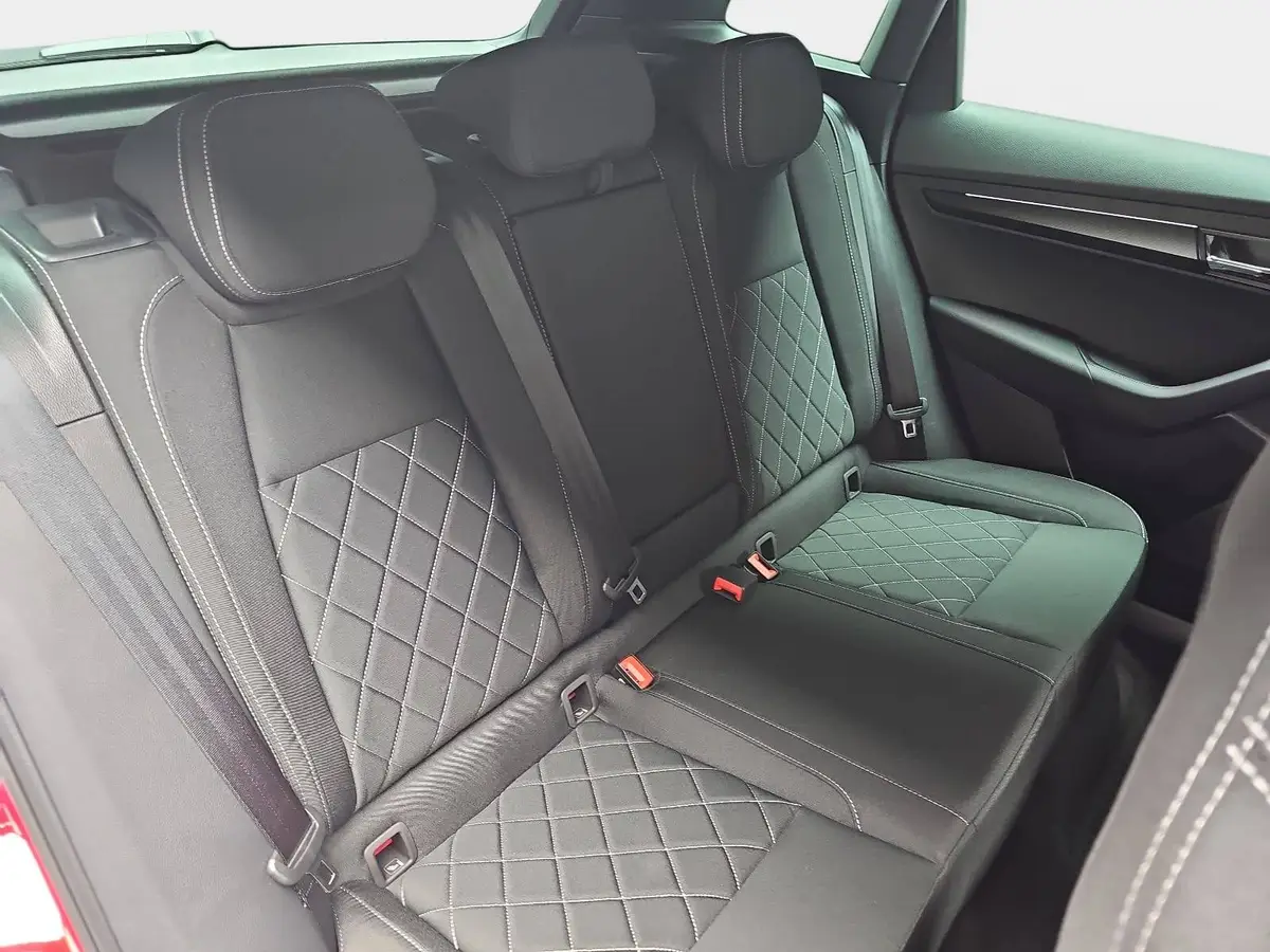 SKODA KAROQ 1.5 TSI DSG SPORTLINE NAVI LED-MATRIX PANO CANTON