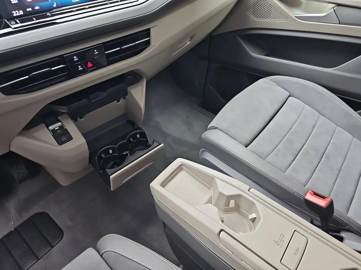 VW T7 MULTIVAN 2.0 TDI DSG EDITION ACC AHK