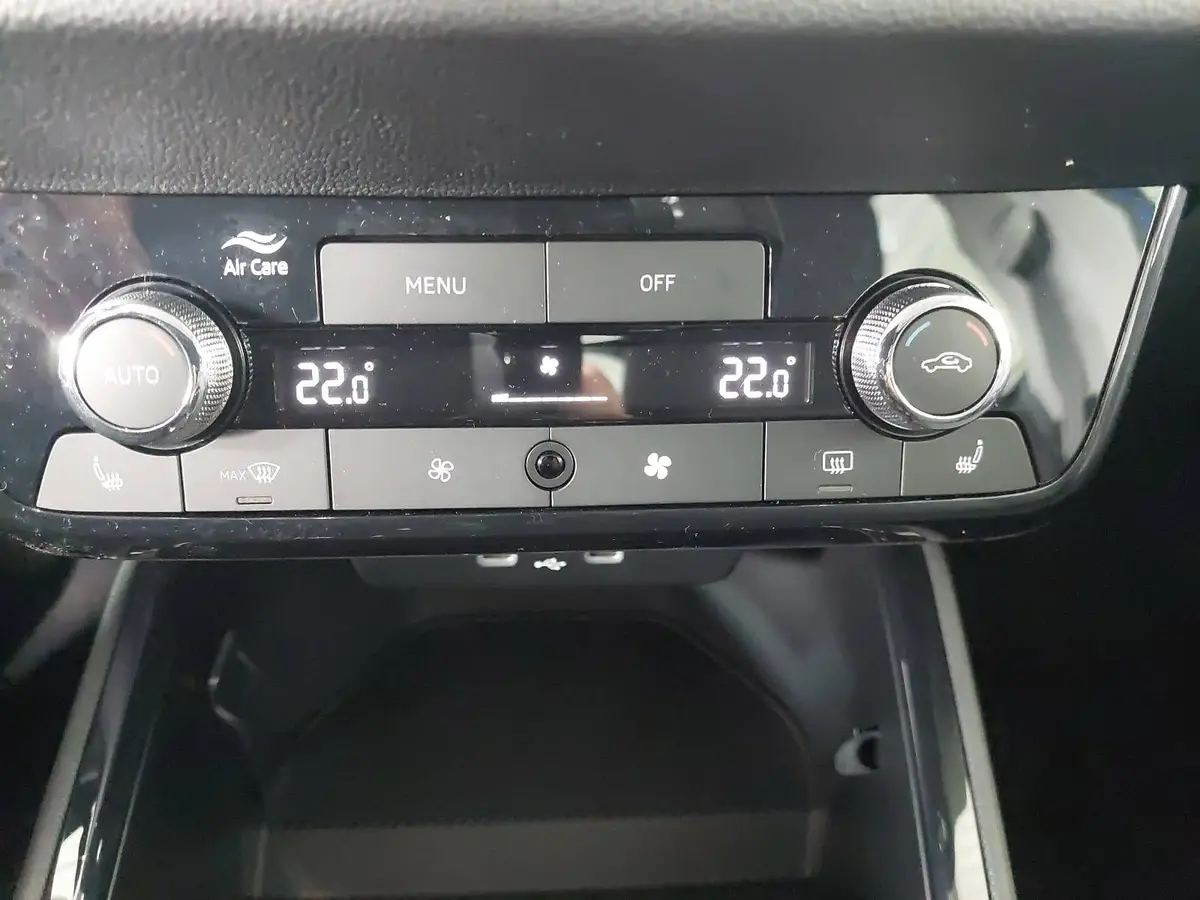 SKODA FABIA 1.0 TSI DSG 130 JAHRE LED KAMERA LM