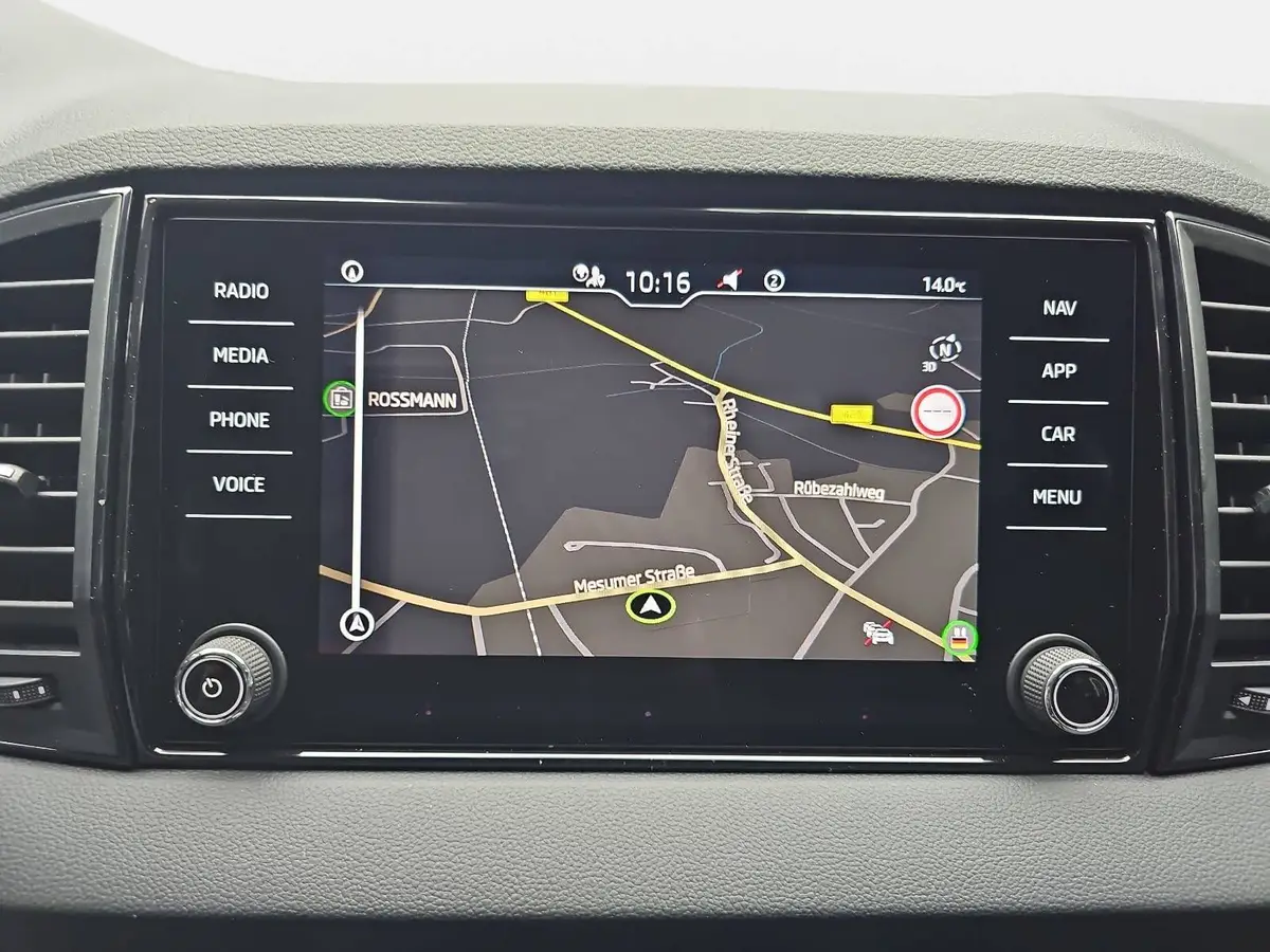 SKODA KAROQ 1.5 TSI DSG SELECTION LED ACC AHK