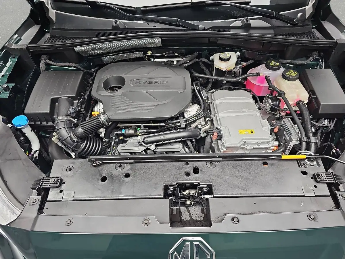 MG ZS 1.5 HYBRID+ MY25.5 LUXURY NAVI LM18 KEYLESS-ENTRY 360-GRAD-KAMERA