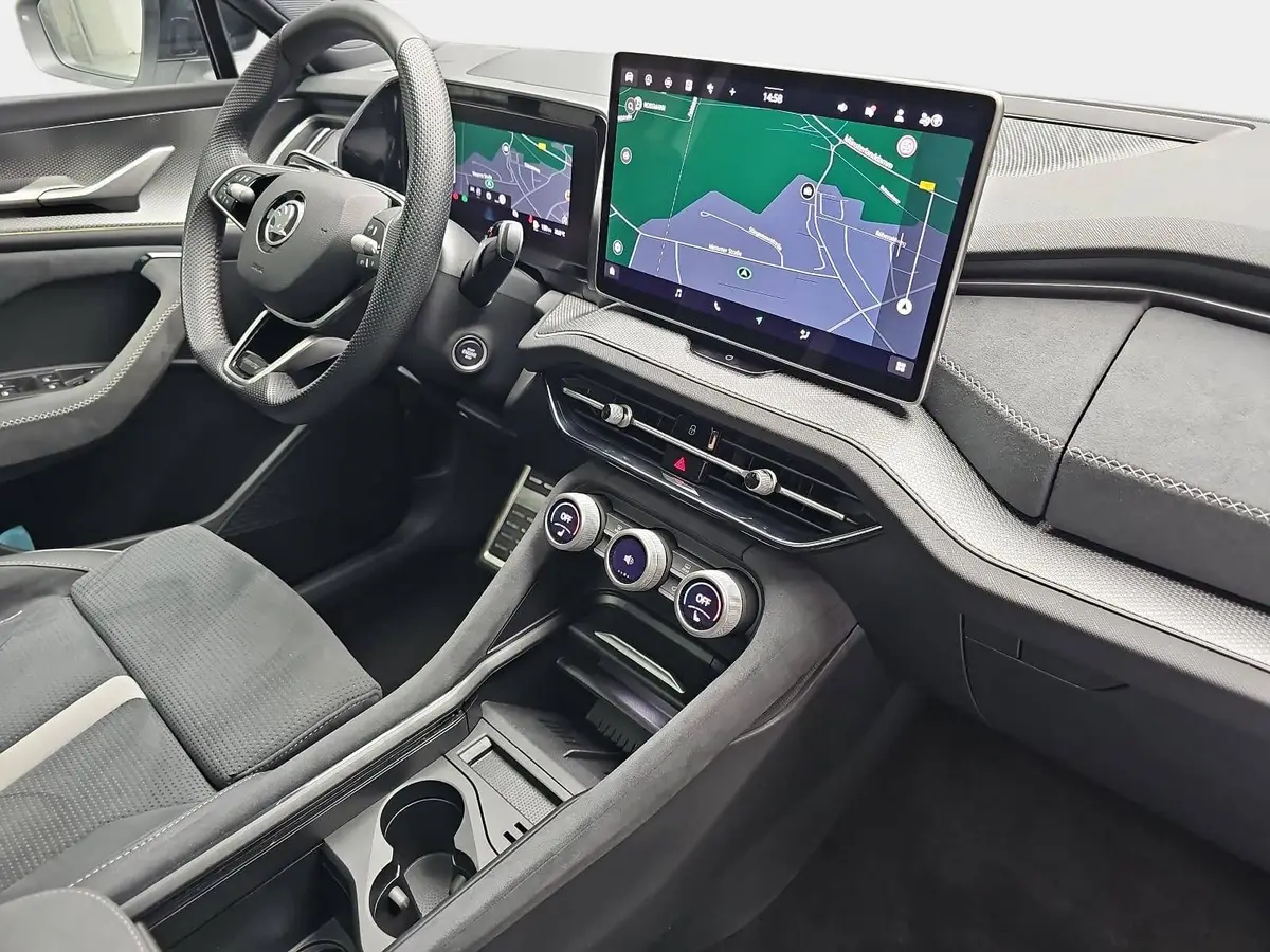 SKODA KODIAQ 1.5 TSI DSG SPORTLINE NAVI LED PANO 7-SITZE KAMERA