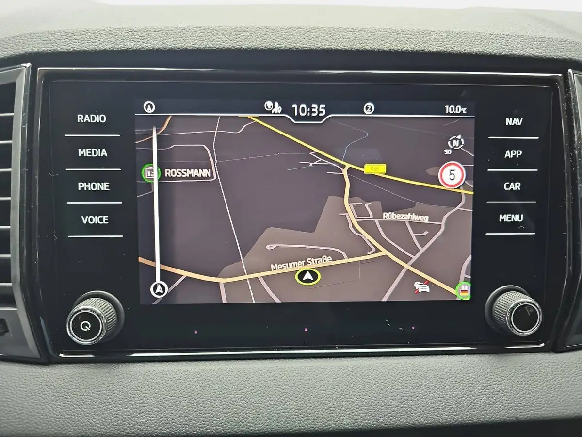SKODA KAROQ 1.5 TSI DSG SELECTION LED ACC AHK