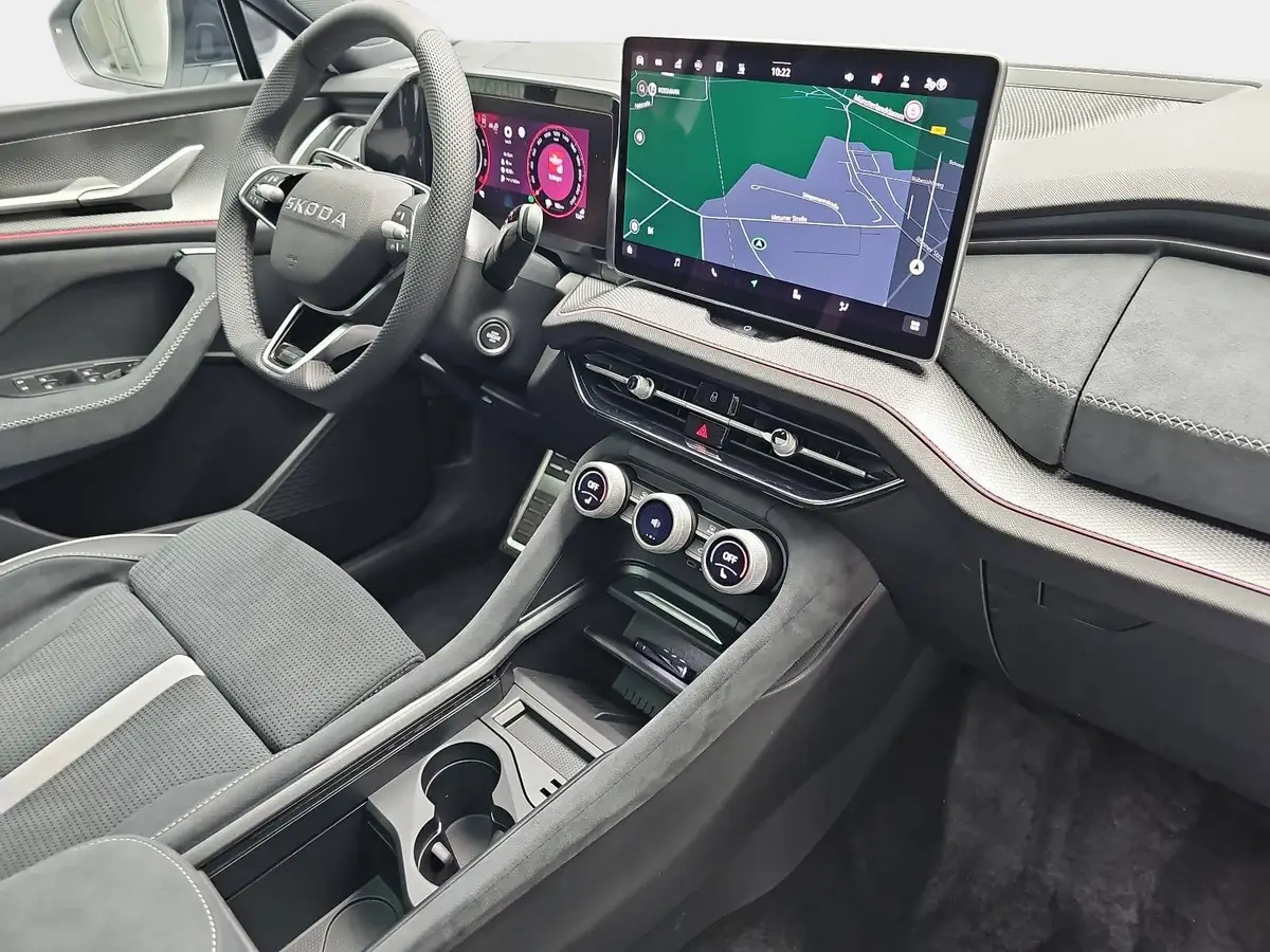 SKODA KODIAQ 1.5 TSI DSG IV PHEV SPORTLINE AHK PANO LM