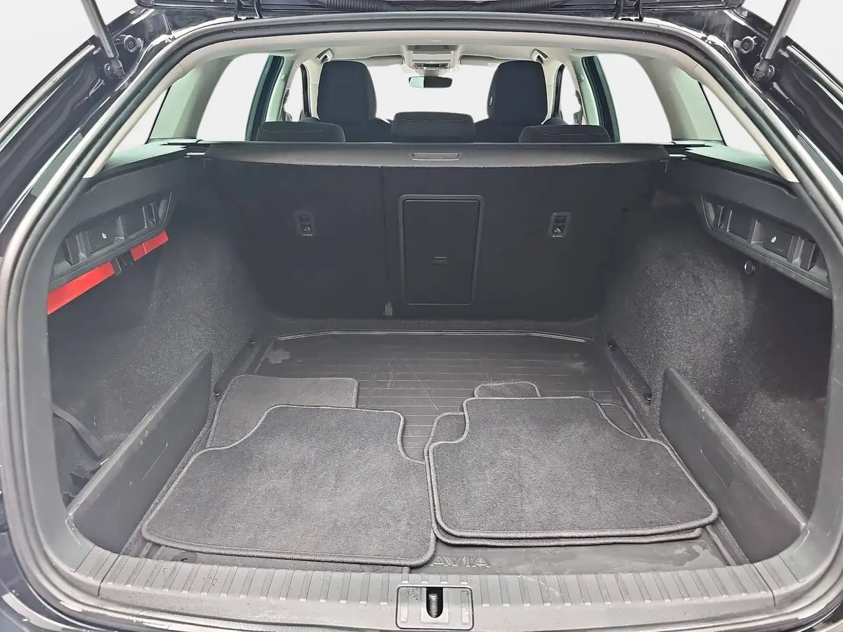 SKODA OCTAVIA COMBI 1.0 TSI AMBITION NAVI LED LM