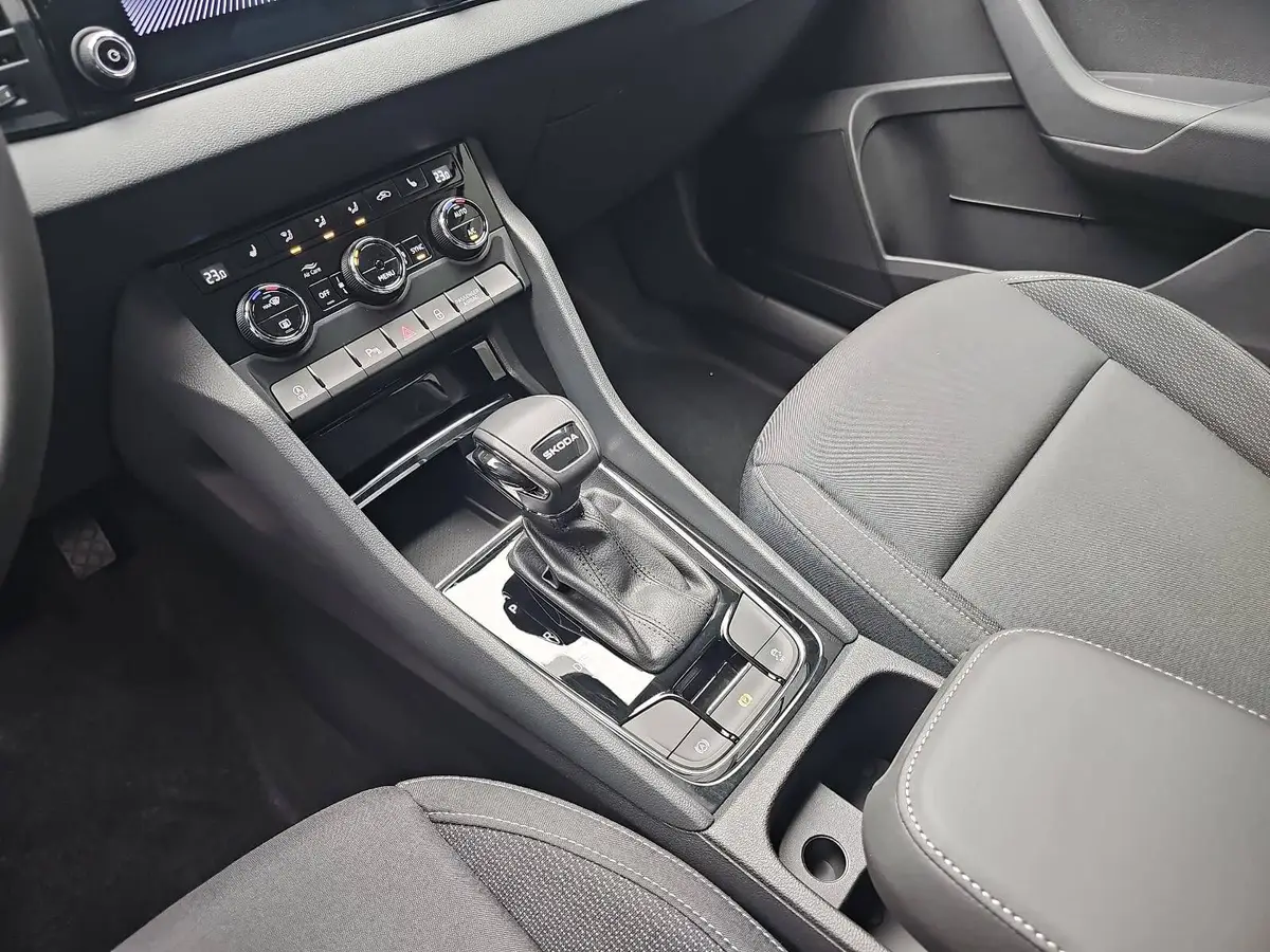 SKODA KAROQ 1.5 TSI DSG FAMILY LED KAMERA LM17