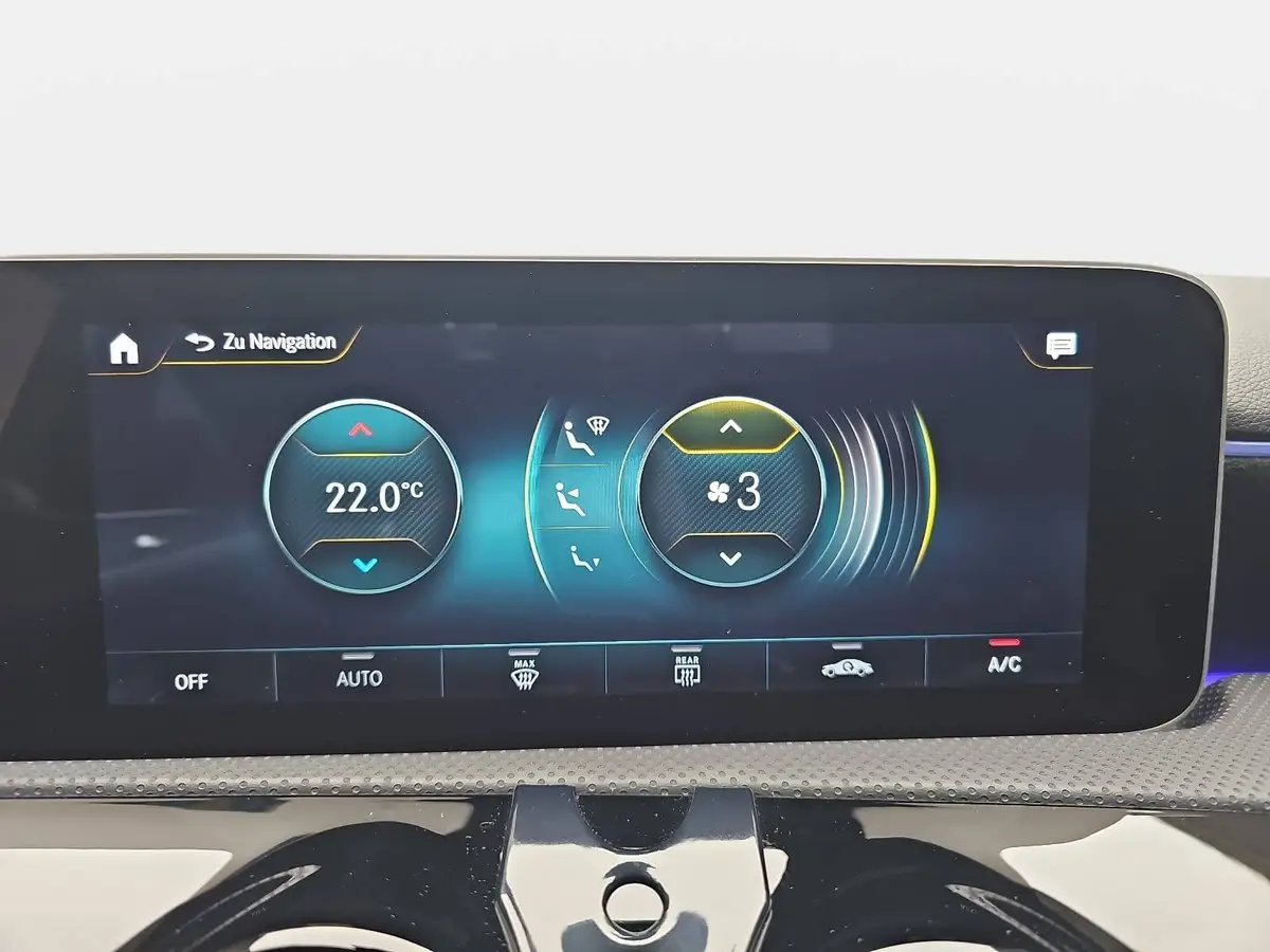 MERCEDES-BENZ A 220 DCT AMG LINE WINTER LED LM