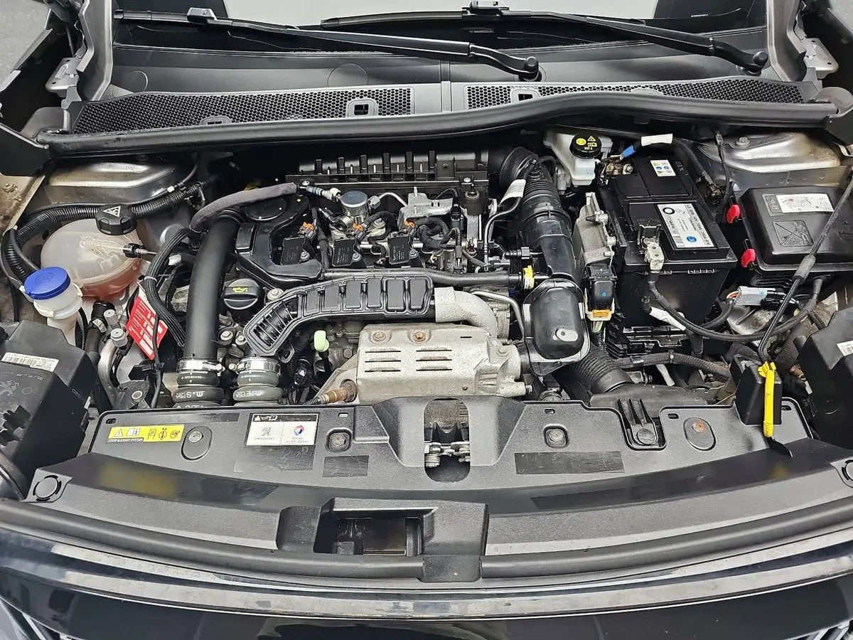 PEUGEOT 2008 1.2 PURETECH 130 AUTO. GT SH LED LM