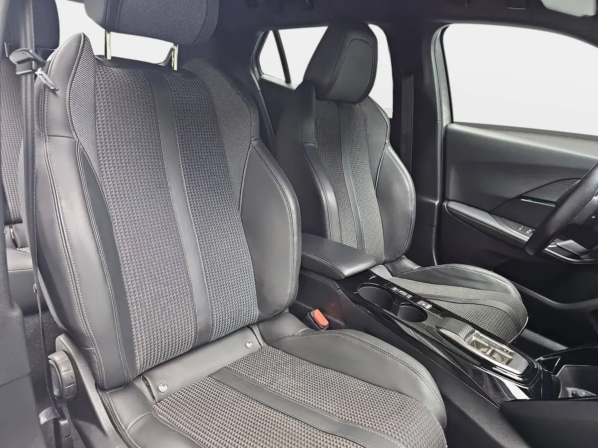 PEUGEOT 2008 1.2 PURETECH 130 AUTO. GT SH LED LM