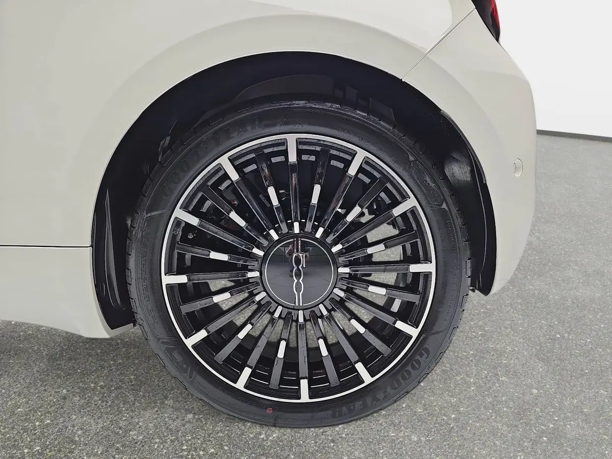 FIAT 500E ELEKTRO 42 KWH LA PRIMA