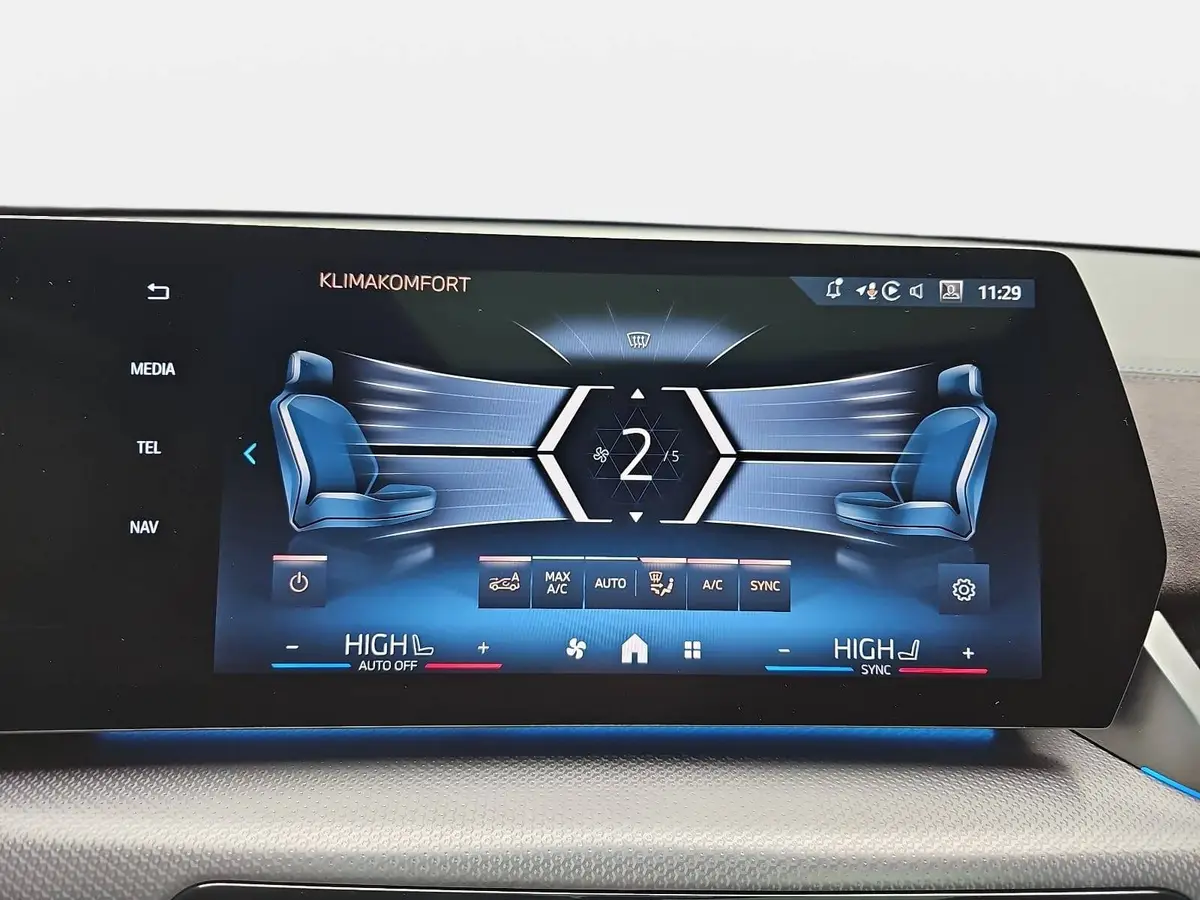 BMW X2 SDRIVE 18D AUTO. M SPORT NAVI LED ACC PANO KAMERA 