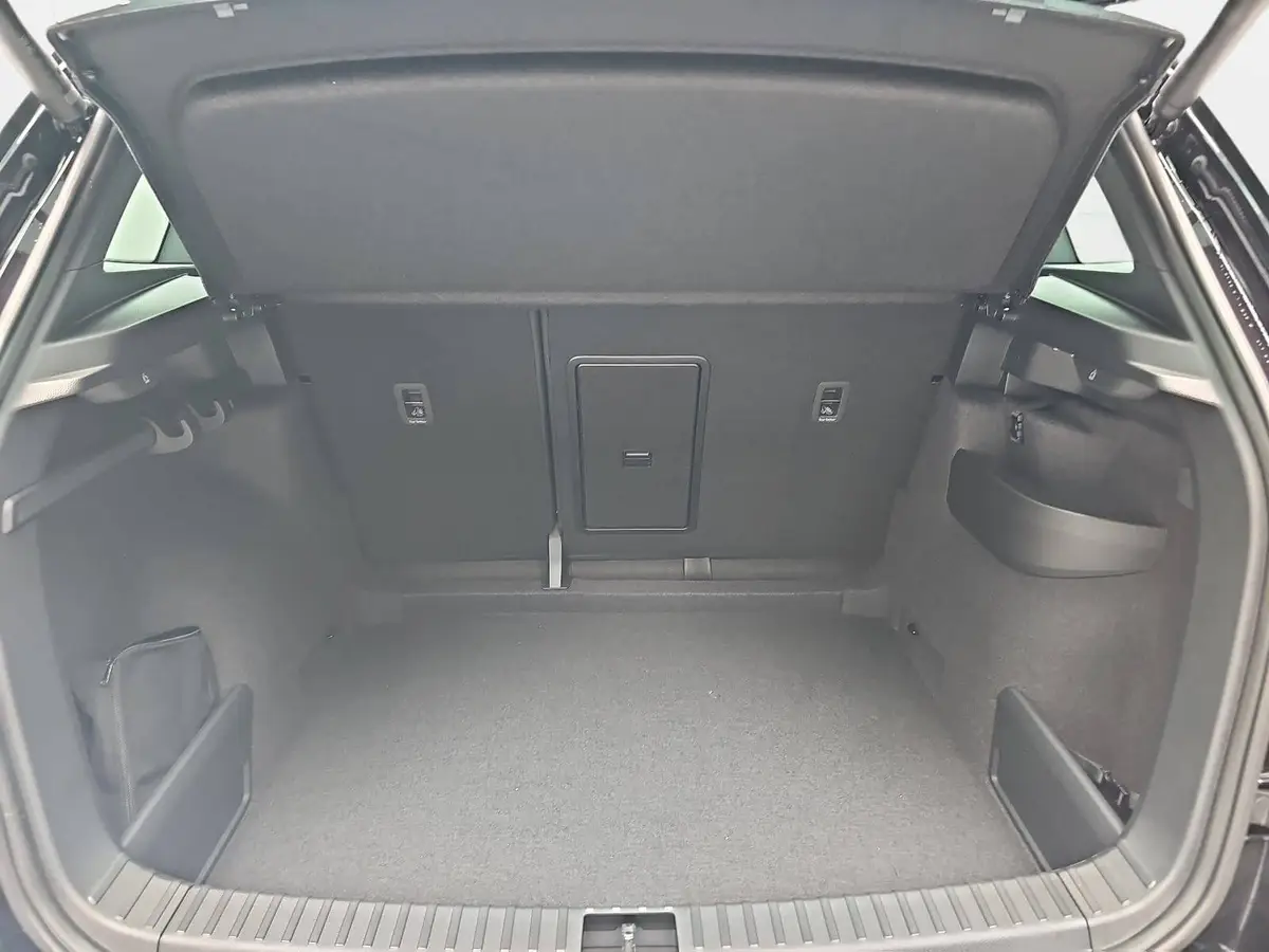 SKODA KAROQ 2.0 TSI DSG SPORTLINE 4X4 AHK PANO