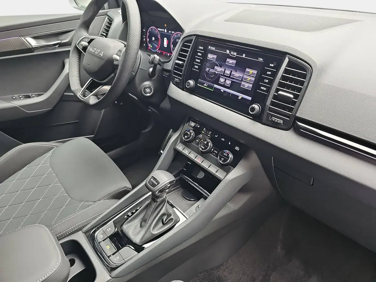 SKODA KAROQ 1.5 TSI DSG SPORTLINE NAVI LED-MATRIX PANO CANTON