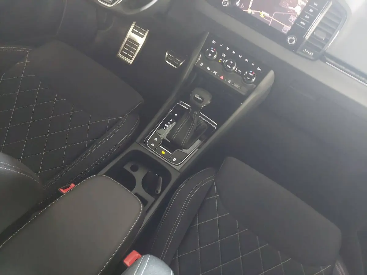 SKODA KAROQ 1.5 TSI DSG SPORTLINE NAVI LED-MATRIX PANO CANTON