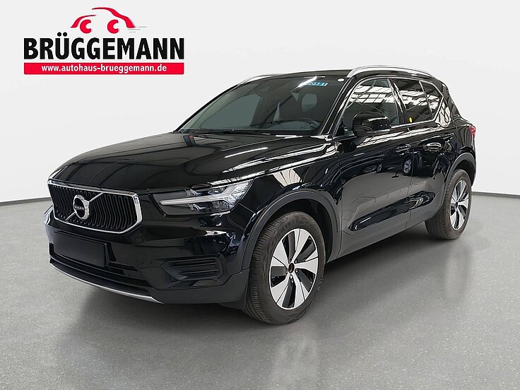 VOLVO XC40 MOMENTUM 2WD
