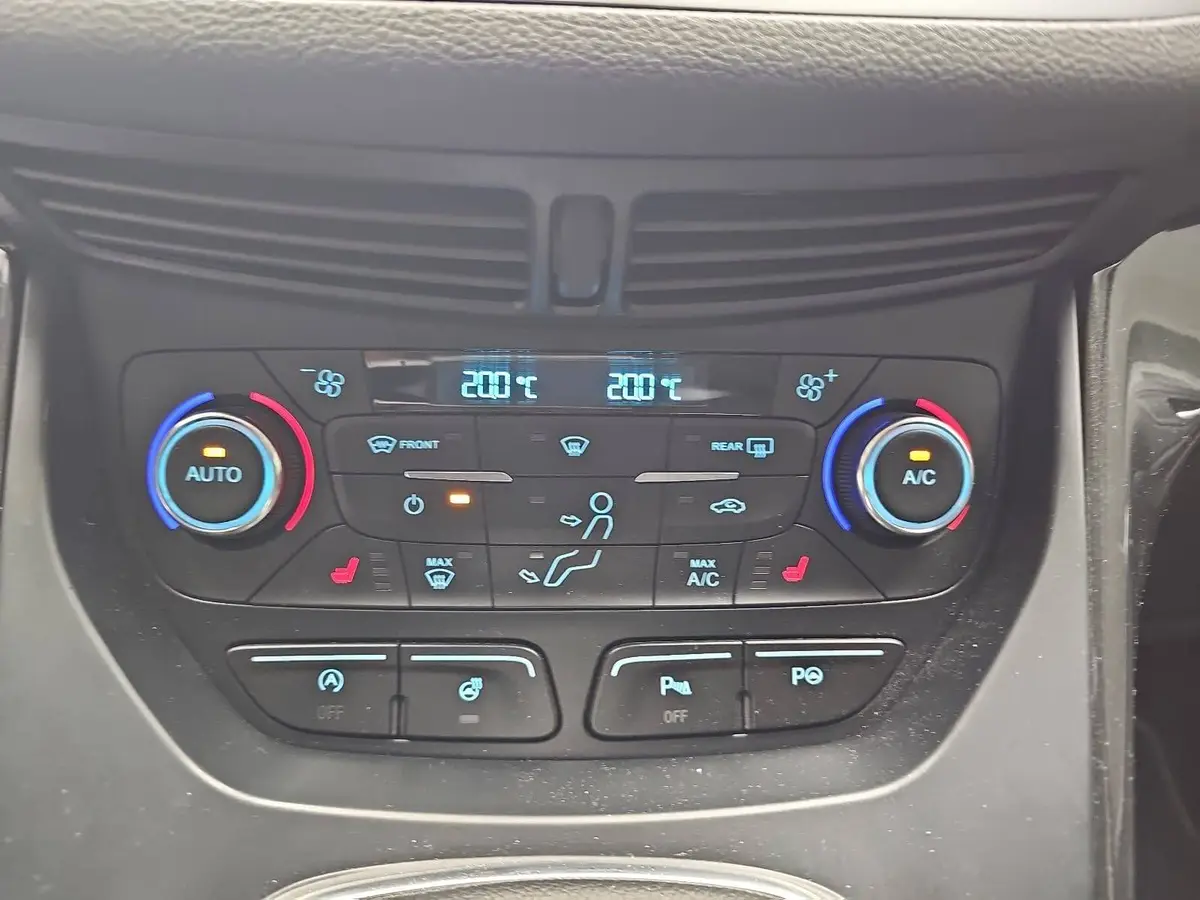 FORD KUGA 1.5 ECOBOOST TITANIUM 4X2 STANDHEIZ KAMERA 8FACH
