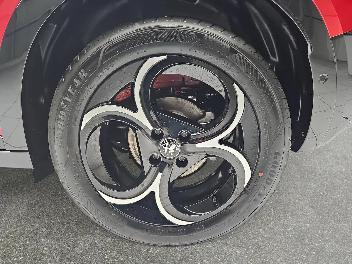 ALFA ROMEO JUNIOR ELETTRICA 54 KWH TI TECHNOLOGIE-PAKET