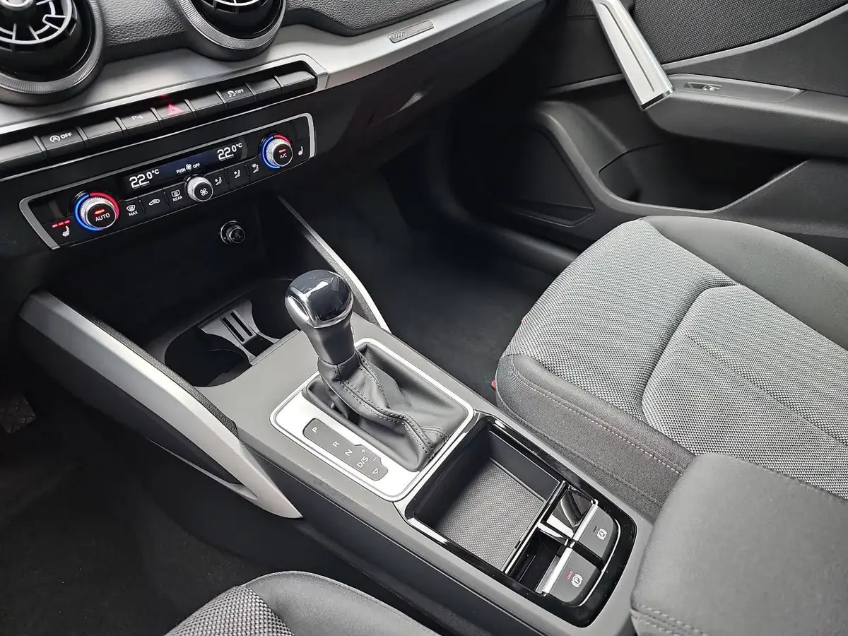 AUDI Q2 35 TFSI S-TRONIC S LINE NAVI LED ACC EL.HECKKL. WI