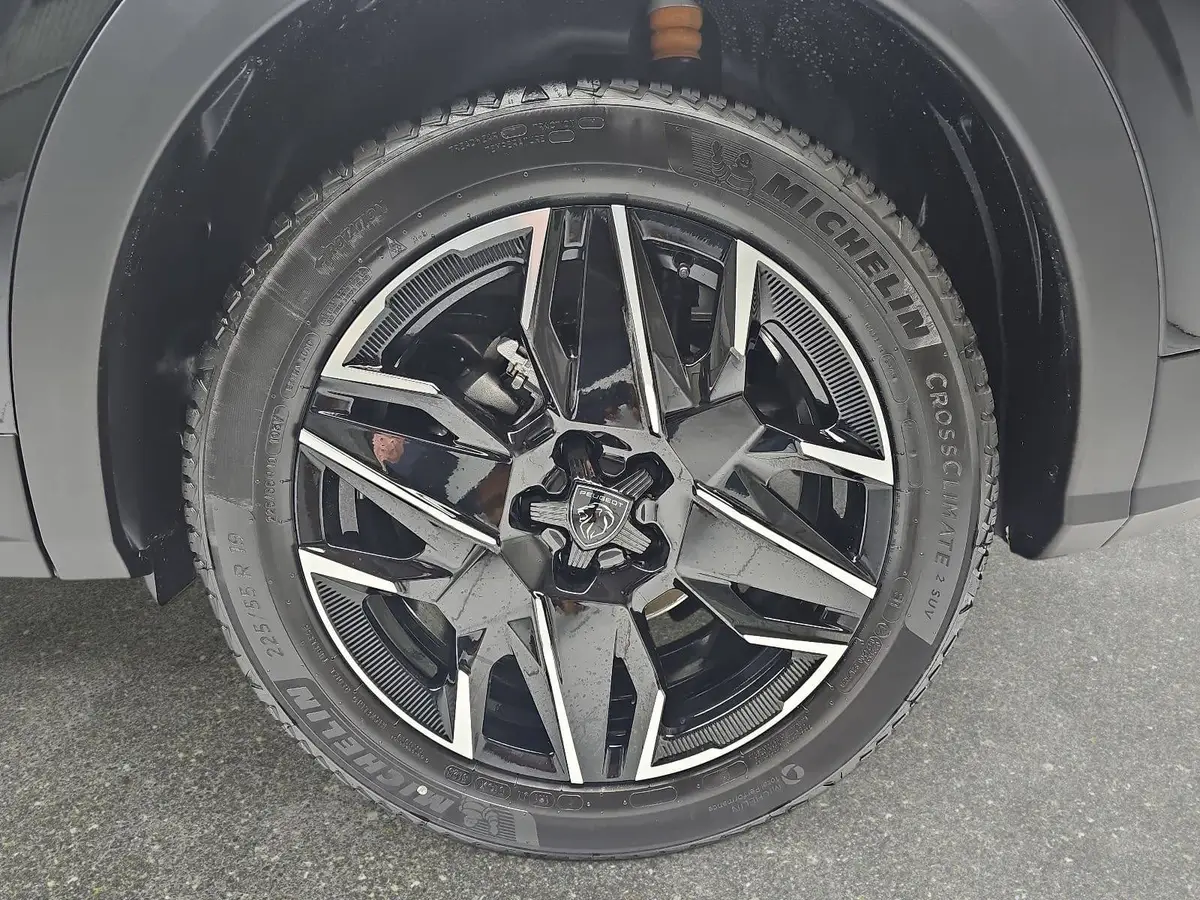 PEUGEOT 3008 1.2 HYBRID 145 E-DSC6 GT NAVI KLIMA LED AHK LM19