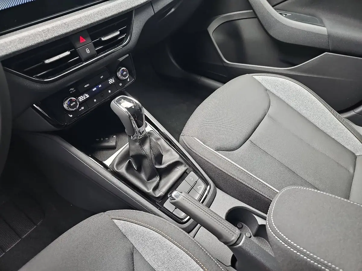 SKODA KAMIQ 1.0 TSI DSG SELECTION LED AHK LM