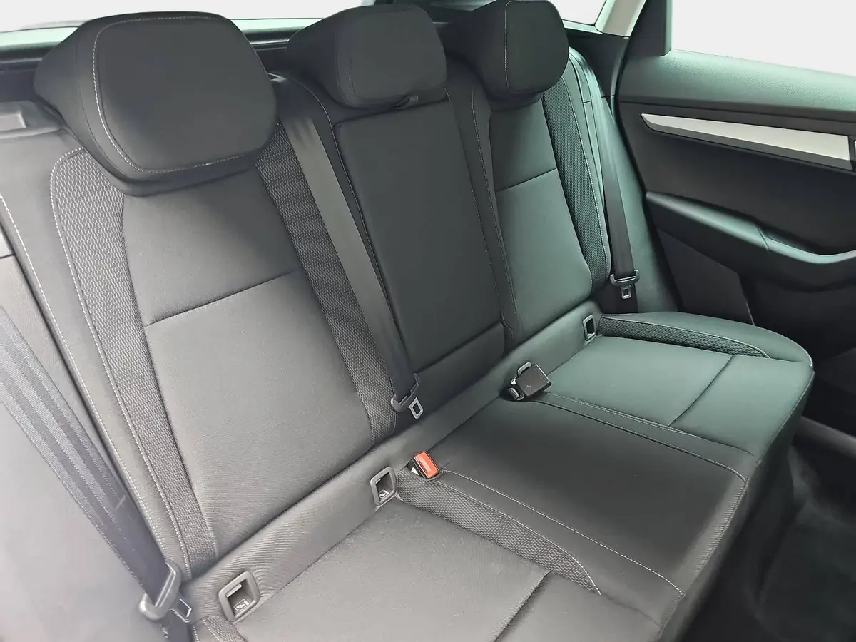 SKODA KAROQ 2.0 TDI DSG DRIVE NAVI LED AHK LM