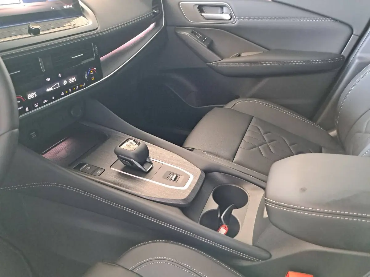 NISSAN QASHQAI 1.3 DIG-T X-TRONIC TEKNA NAVI LED