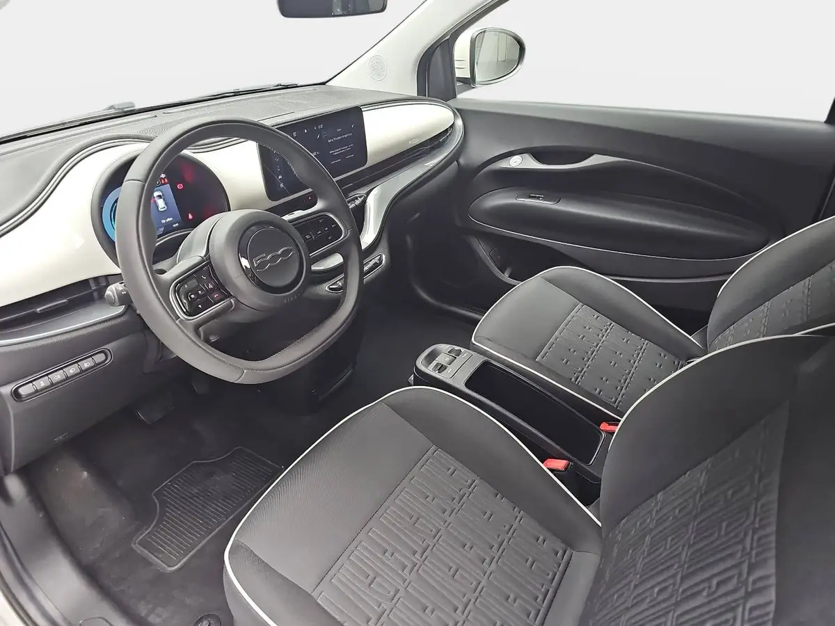 FIAT 500C ELEKTRO 42 KWH APPLE CARPLAY/ANDROID AUTO, DAB+