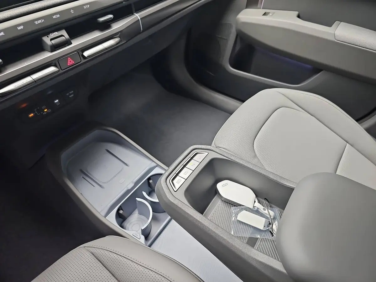 KIA EV3 81.4 KWH EARTH MJ26 WINTER BUSIN. UPGRADE DRIVEWISE-PARK DESIGN SOUND