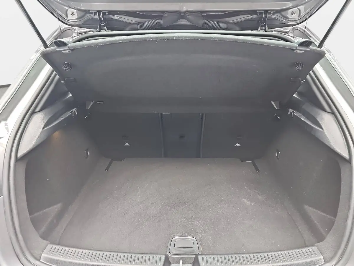 MERCEDES-BENZ A 180 DCT AMG LINE NAVI LED MBUX WINTER KAMERA LM18