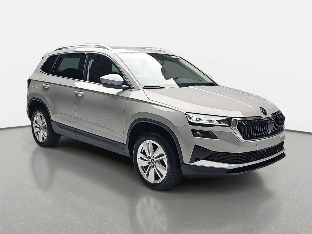 SKODA KAROQ 1.5 TSI DSG SELECTION LED ACC AHK