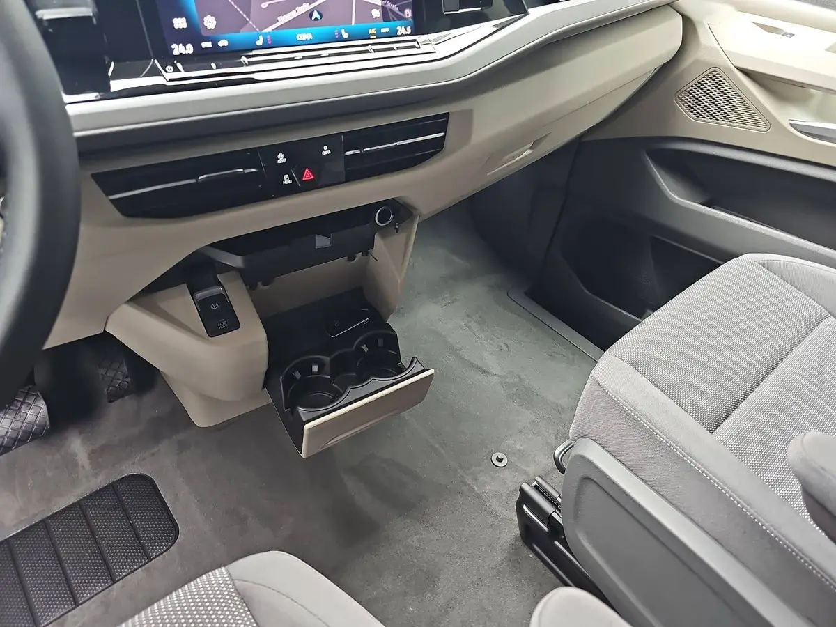 VW T7 MULTIVAN 2.0 TDI DSG LIFE P-ASSIST AHK