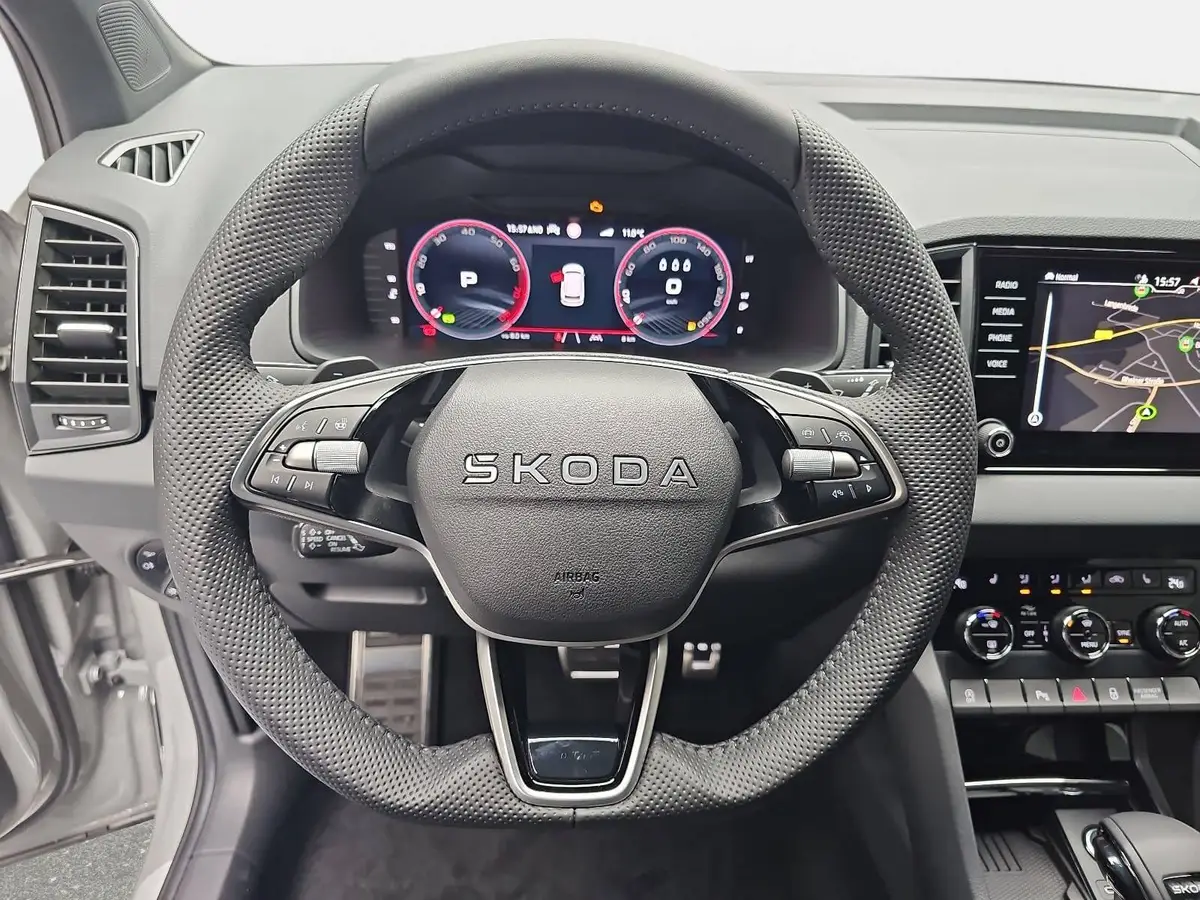 SKODA KAROQ 2.0 TSI DSG SPORTLINE 4X4 AHK PANO