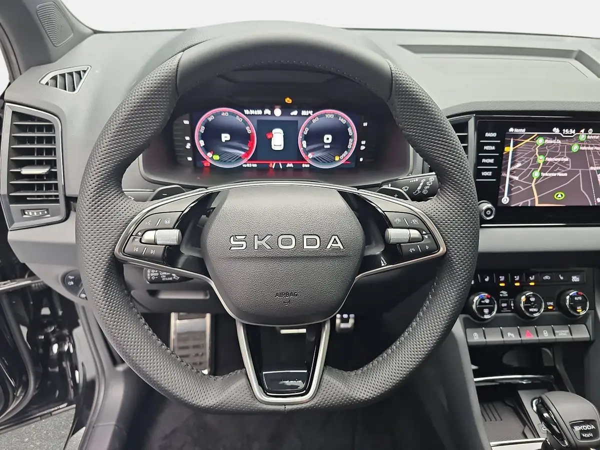 SKODA KAROQ 2.0 TSI DSG SPORTLINE 4X4 AHK PANO