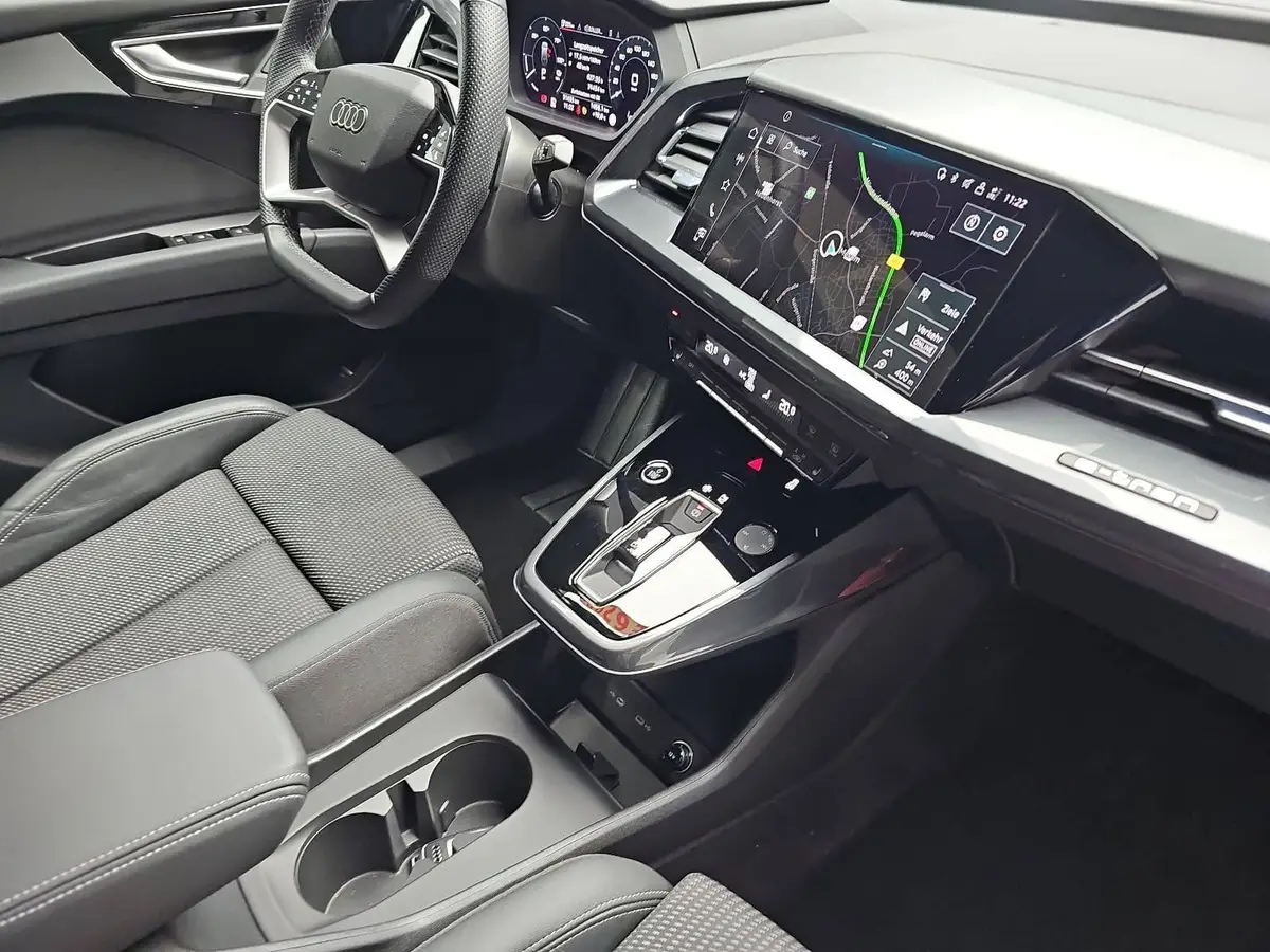 AUDI Q4 45 E-TRON S-LINE NAVI MATRIX KAMERA