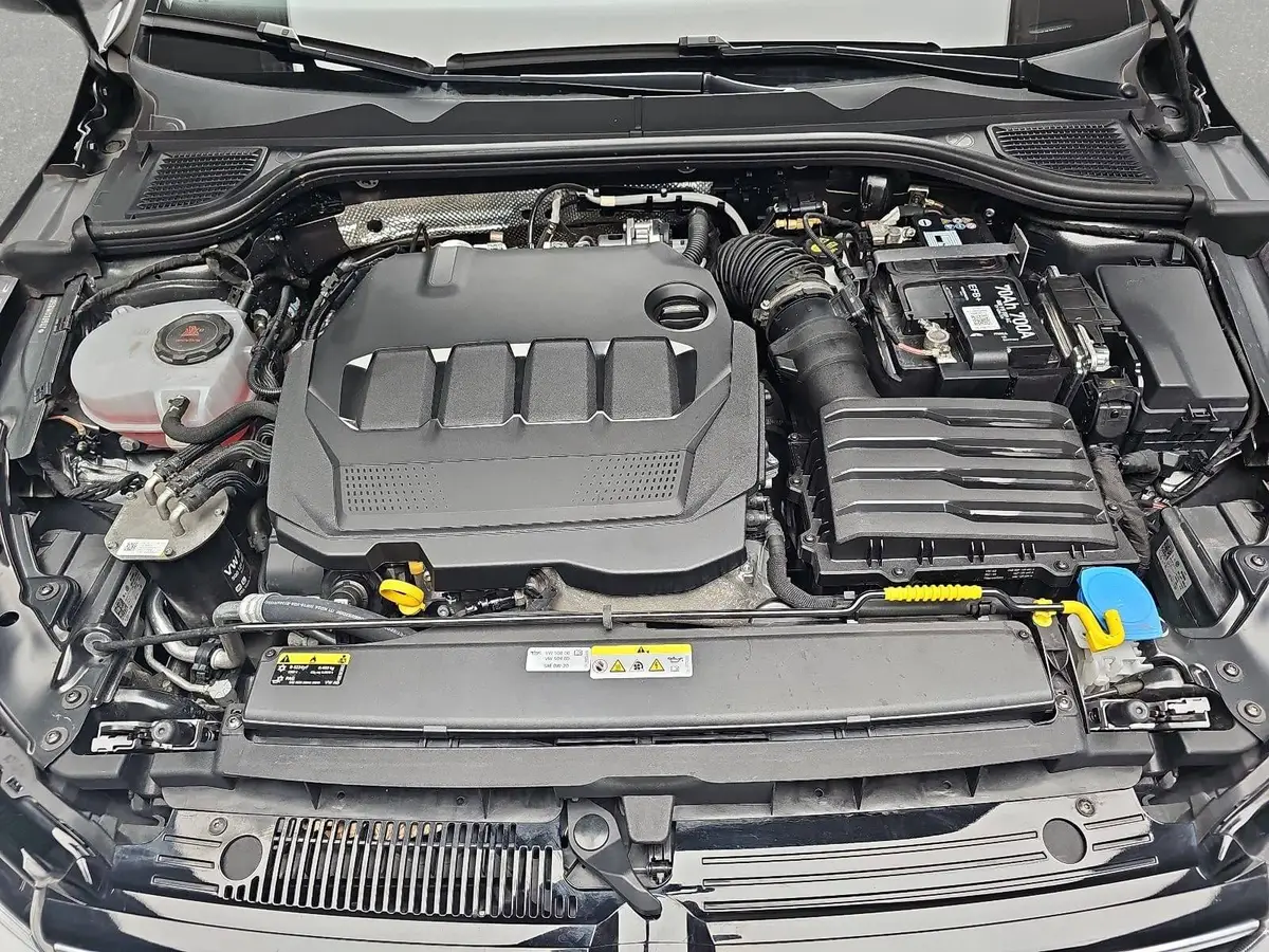 VW GOLF VIII 2.0 TDI LIFE NAVI LED KAMERA LM