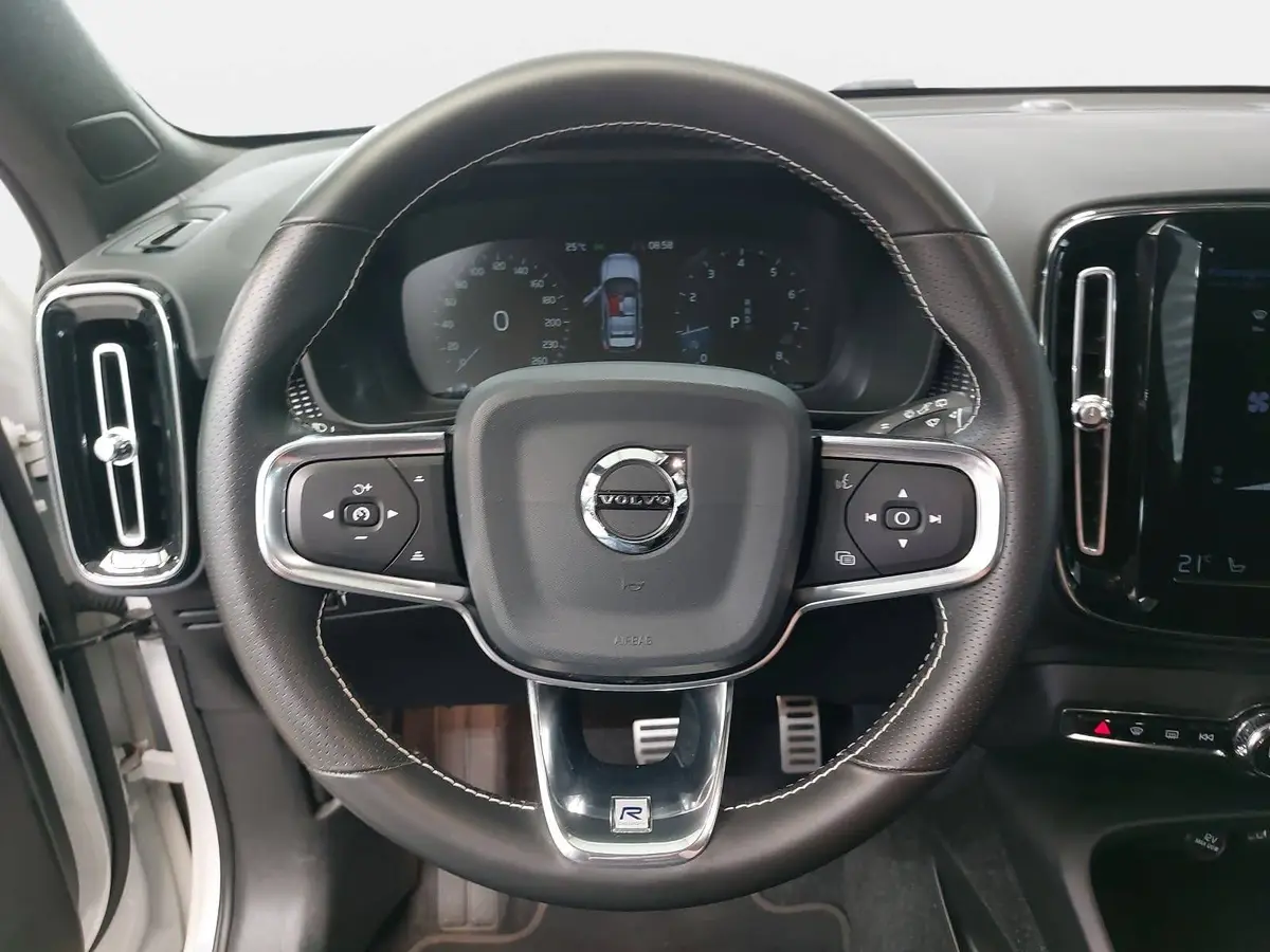 VOLVO XC40 T3 2WD R-DESIGN LED GRA WINTER LM