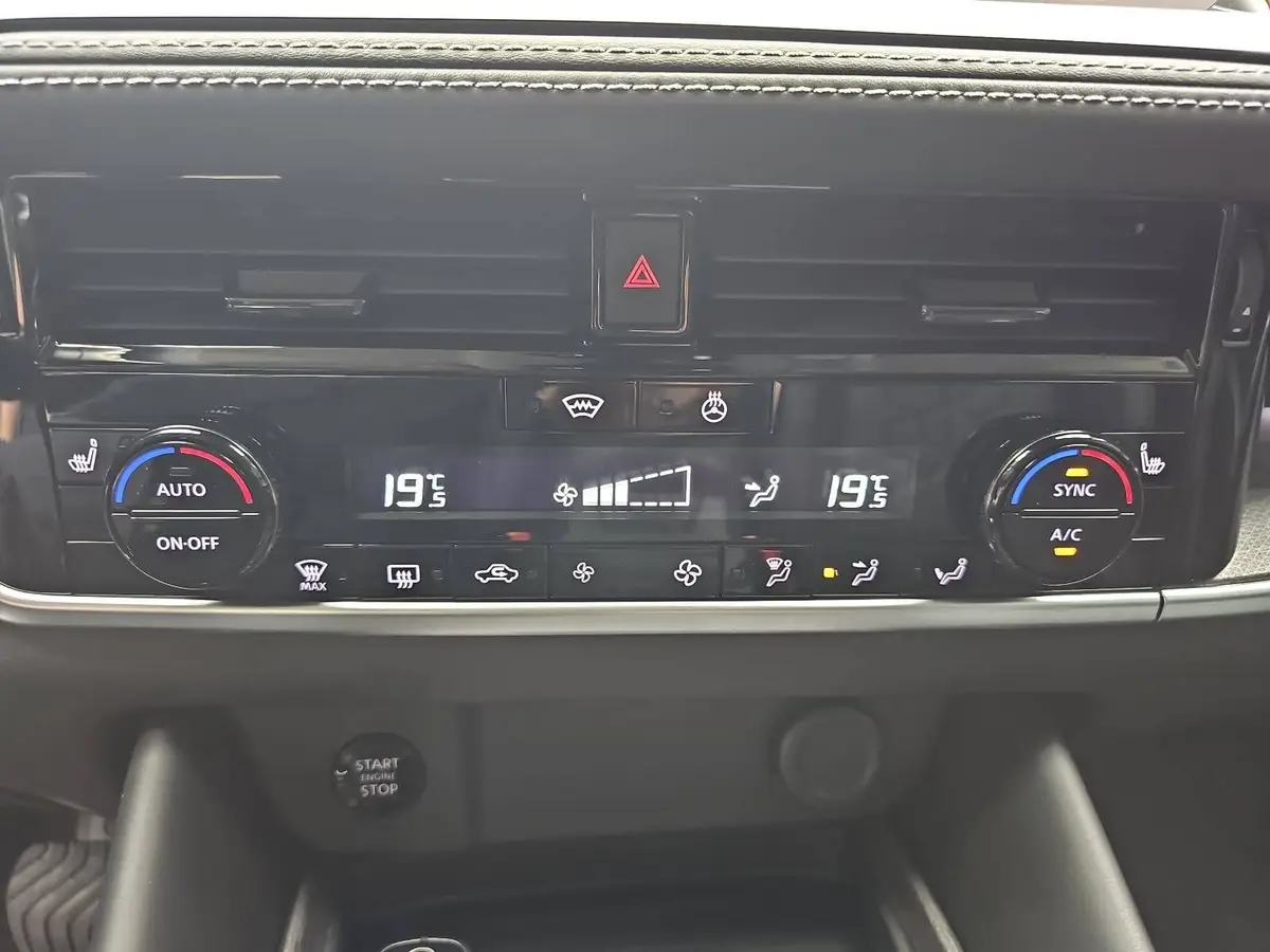 NISSAN QASHQAI 1.3 DIG-T MHEV AUTO. MJ27 TEKNA PANORAMA BOSE HEAD-UP-DISPLAY