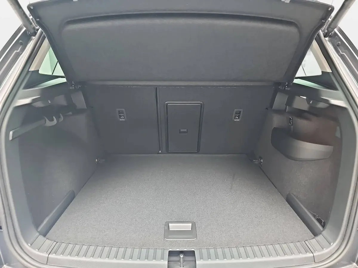 SKODA KAROQ 1.5 TSI DSG SELECTION LED ACC AHK