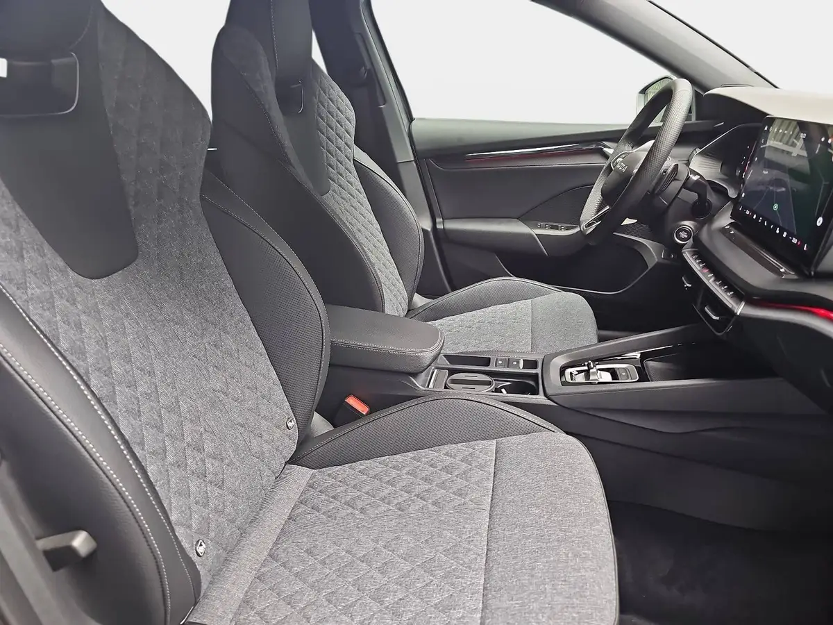 SKODA OCTAVIA COMBI 2.0 TDI DSG SPORTLINE NAVI LED