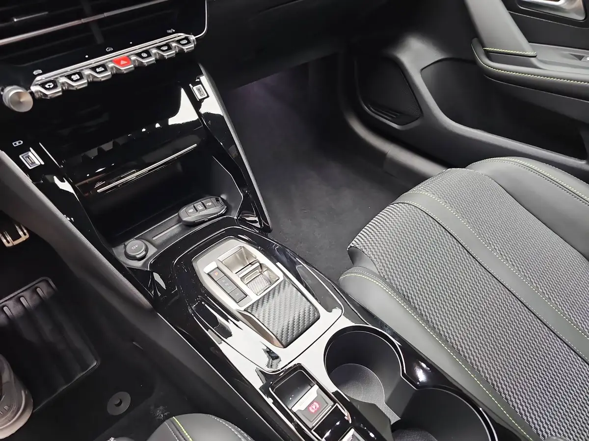 PEUGEOT 208 1.2 HYBRID 110 E-DSC6 GT KLIMA LED MIRROR-SCREEN K